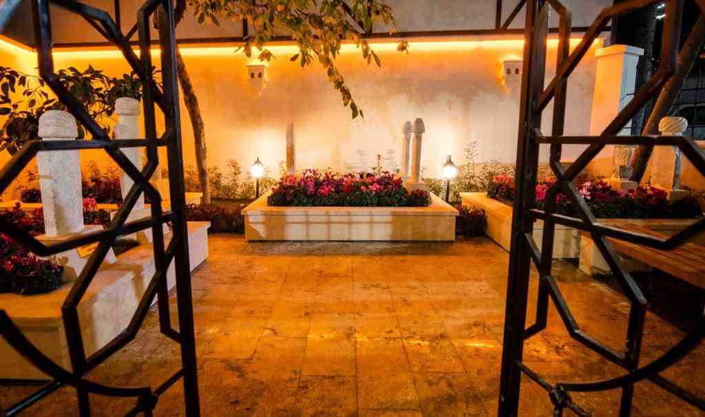 ŞEYH ŞAKİR EFENDİ TÜRBESİ ZİYARETE AÇILDI